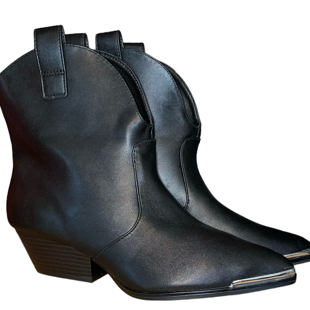 UNIVERSAL THREAD Henley Low Heel Flex Shorty Western Bootie - NWT
